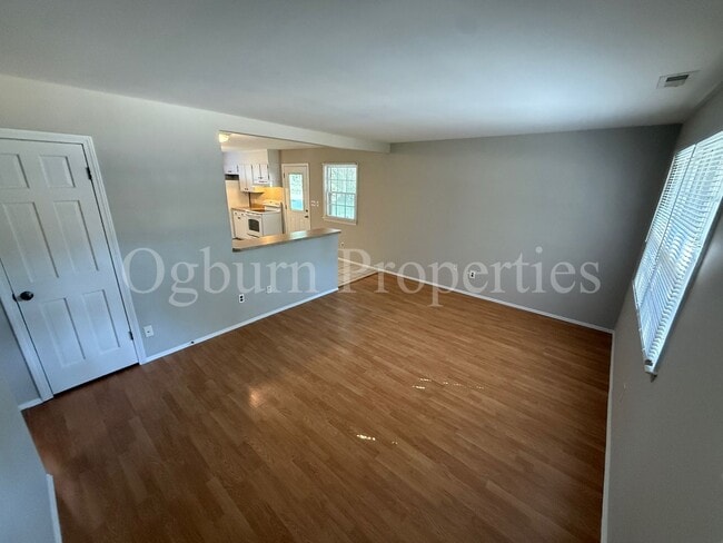 Building Photo - 2201 Stonehaven Rd