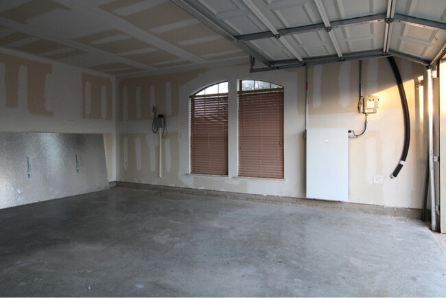 Building Photo - 1405 Meadowlark Ln