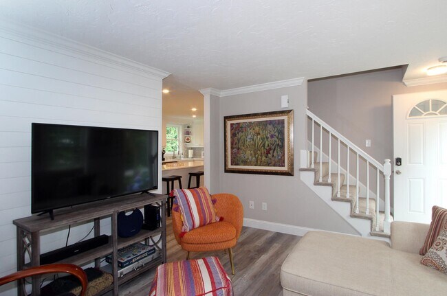 Building Photo - 2 Sanford St