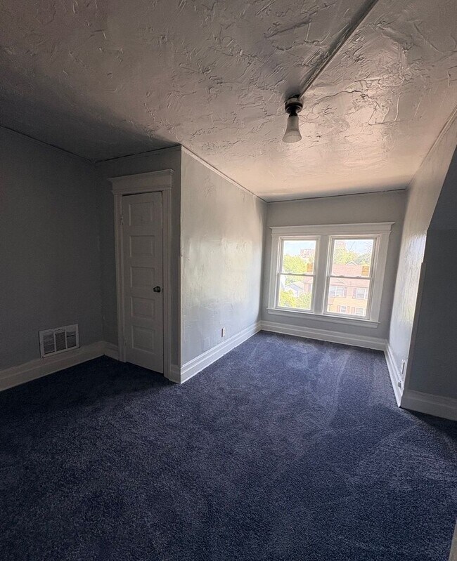 Building Photo - 668 Pingree St