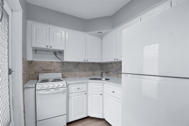 Building Photo - 4751 NE 21st Terrace