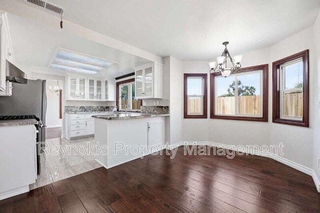 Building Photo - 9462 Pipilo St