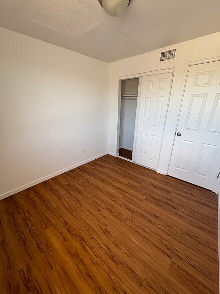 Building Photo - 5880 S Del Moral Blvd