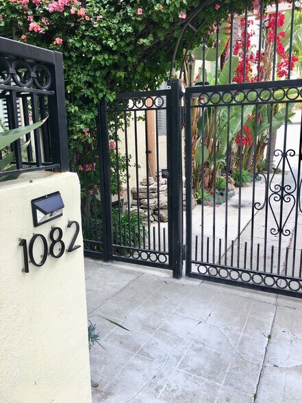 Building Photo - 1082 Meadowbrook Ave