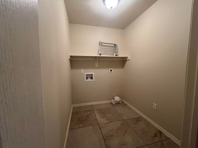 Building Photo - 815 Bartolome Ln