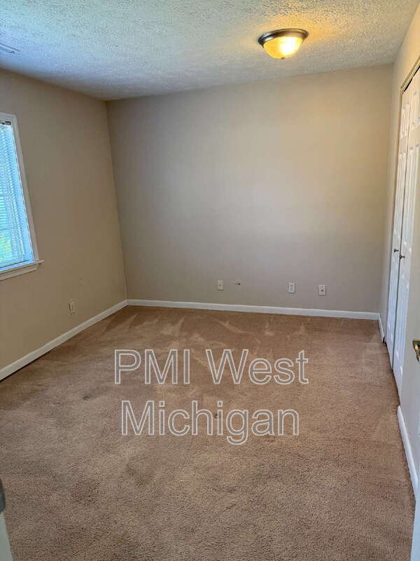 Building Photo - 5864 Shaw St
