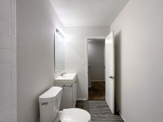 Building Photo - COMING SOON! Charming 2-Bed, 1.5-Bath Retr...