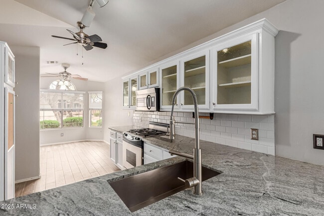 Building Photo - 10438 E Star of the Desert Dr