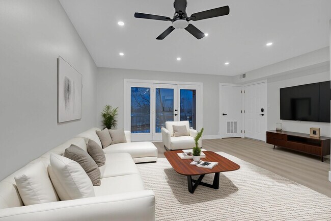 Building Photo - 10347 Dearlove Rd