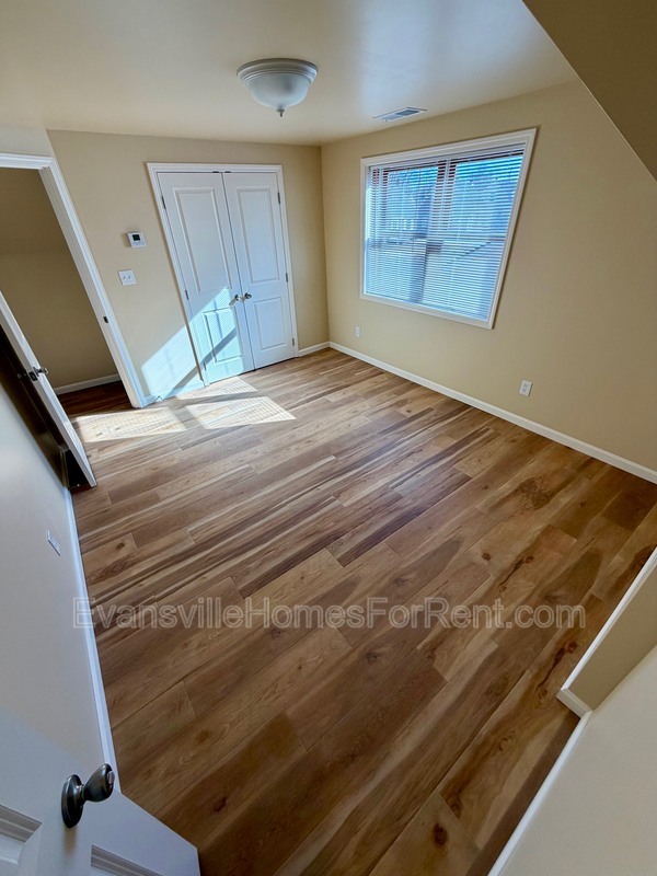 Building Photo - 513 S Kerth Ave