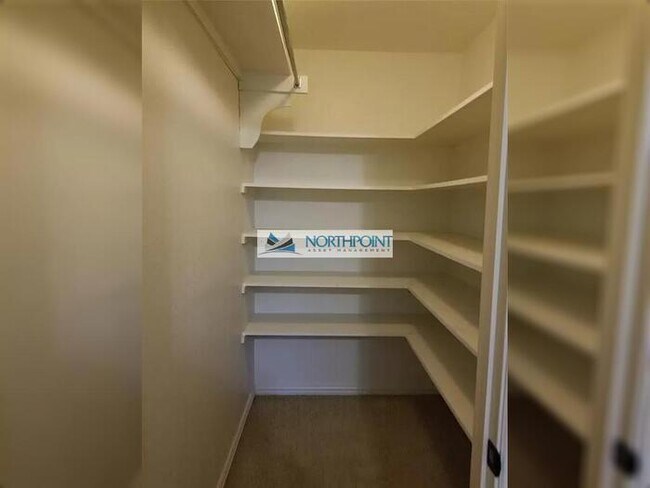 Building Photo - Move-in Special: 50% off second full month...