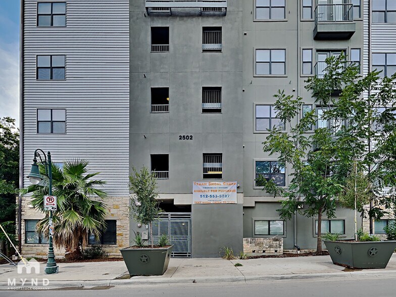 Primary Photo - 2502 Leon St