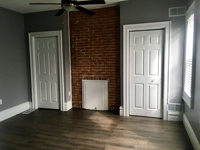 Building Photo - *** Mt. Washington * Renovated 4 Bedroom Home * Spacious & Stylish * One Block to Grandview * Pet...