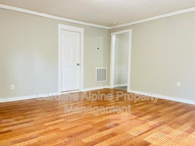 Building Photo - 1110 W Sykes St