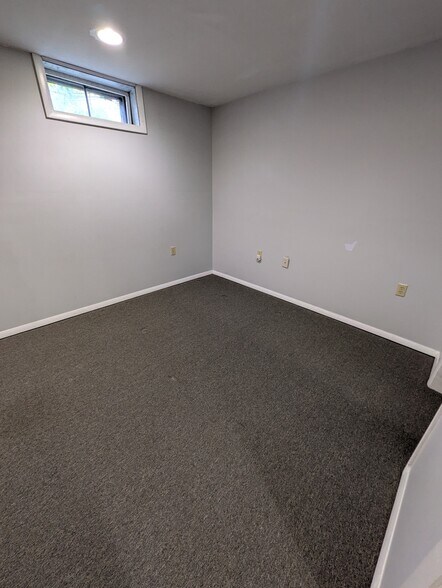 Building Photo - 12 Cascade Ct