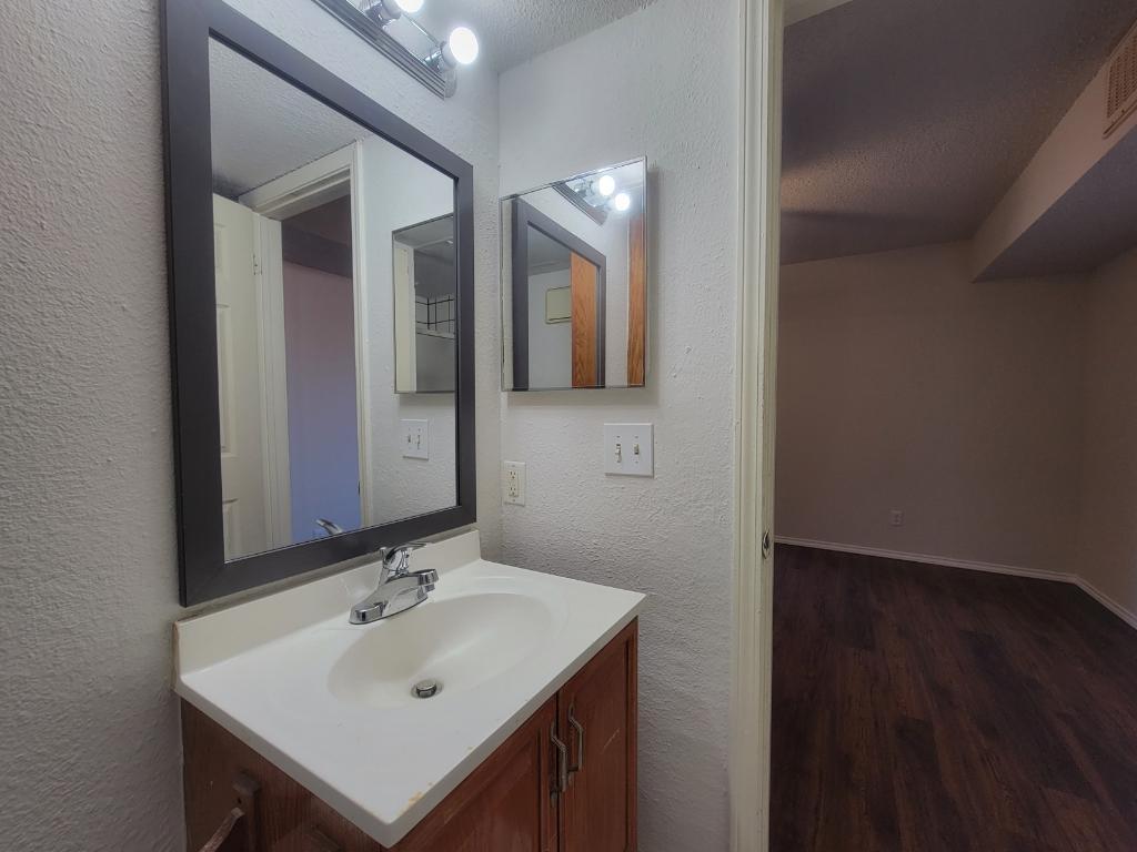 Building Photo - 9809 Walnut St