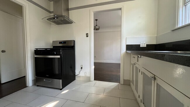 Building Photo - 2323 Las Colinas Ave