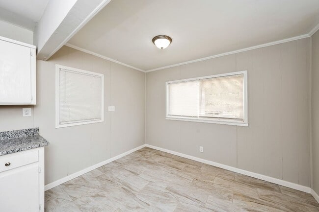 Building Photo - Exciting Opportunity! Charming 3 Bedroom Home in a Prime Location!