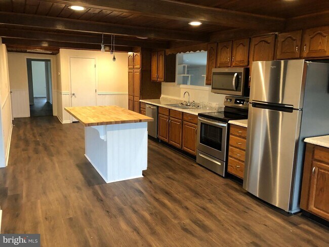 Building Photo - 2485 Williamsport Pike