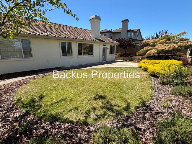 Building Photo - Wonderful corner three bedroom home at Las Palmas II
