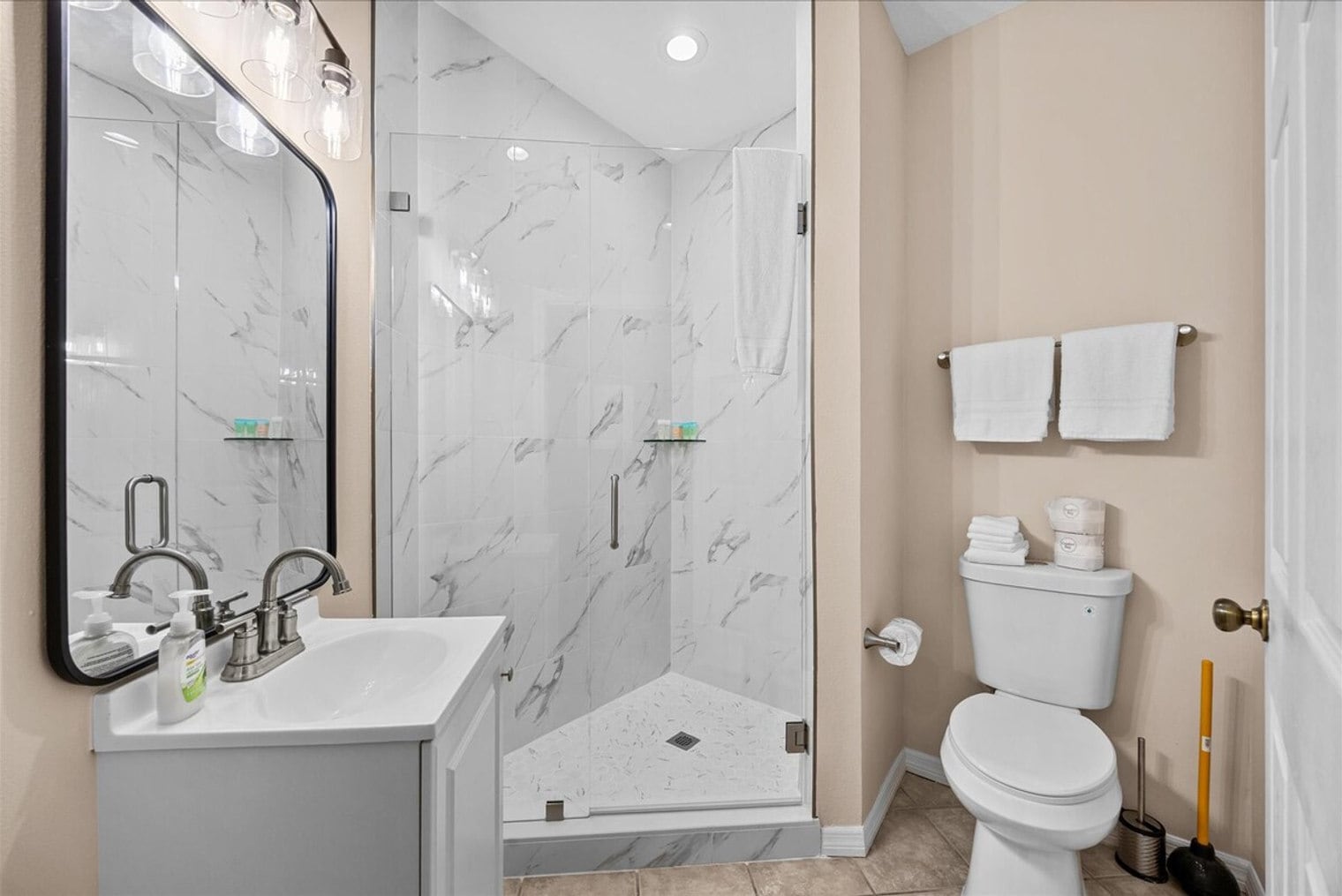 Building Photo - 9955 Perfect Dr