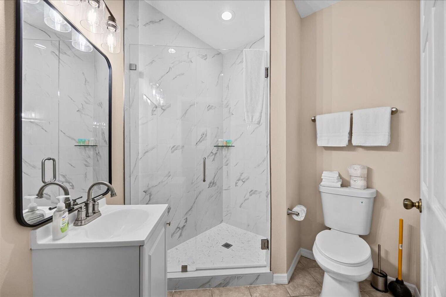 Building Photo - 9955 Perfect Dr