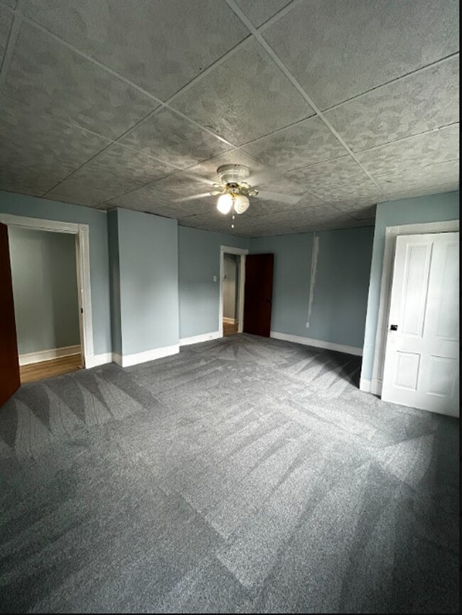 Building Photo - 1638 Sanderson Ave