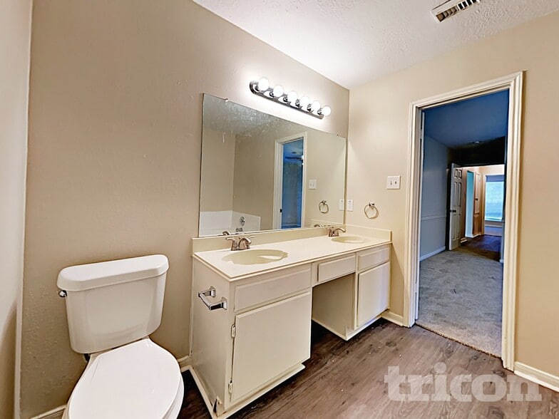 Building Photo - 20103 Bambiwoods Dr