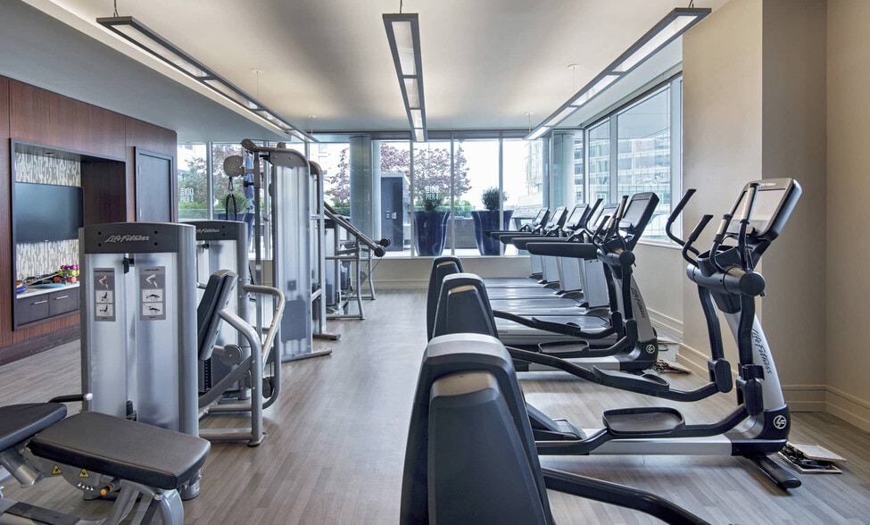 Building Photo - 100 Pier 4