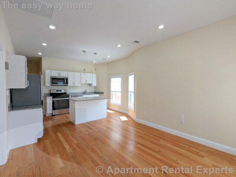 Building Photo - 2 Sacramento Pl