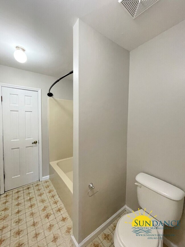 Building Photo - Great End Unit Townhouse in Fort Walton Be...