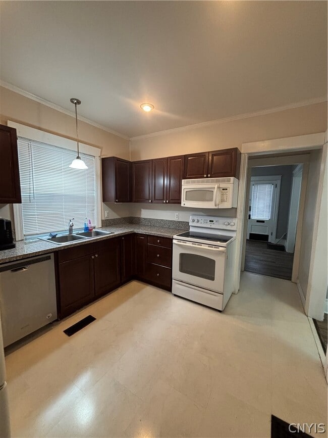 Building Photo - 428 S Meadow St