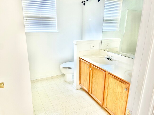 Building Photo - 1622 Baylor Dr