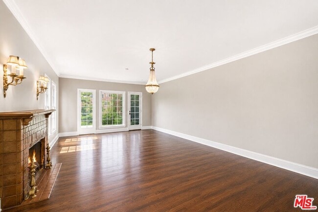 Building Photo - 401 N McCadden Pl