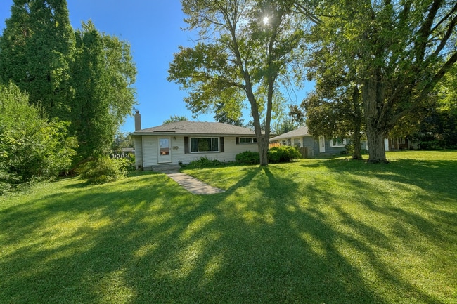 Building Photo - COME CHECK-OUT ALL THE UPDATES!  Great crystal home with huge fenced in backyard! Awesome home fo...
