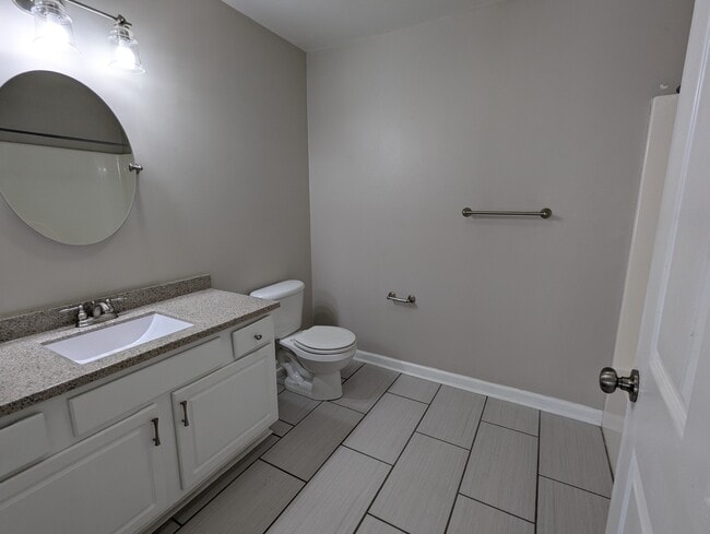 Building Photo - 806 Pelham Square Way