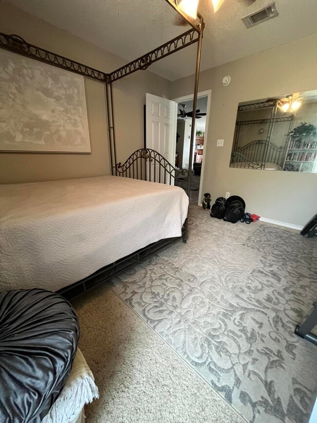 Building Photo - 1098 Forest Lake Terrace