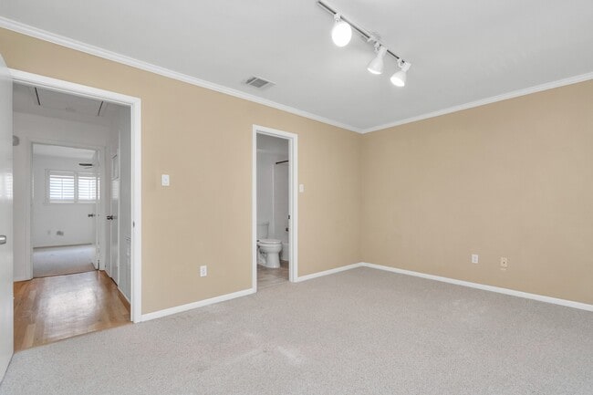 Building Photo - 3934 Roseland St