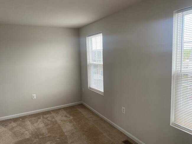 Building Photo - 36 Anthem St