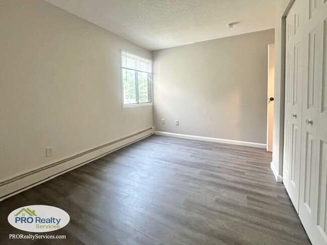 Building Photo - 1 Bedroom  Condo **Half off 1 Month's Rent...