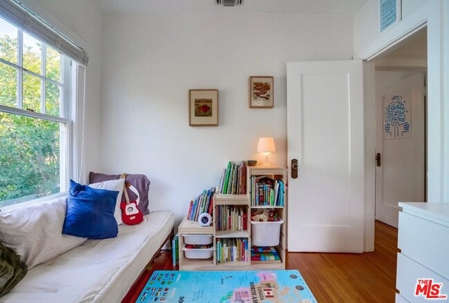 Building Photo - 2154 Willetta Ave N