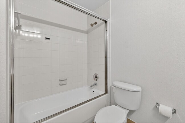 Building Photo - 2804 Sarento Pl