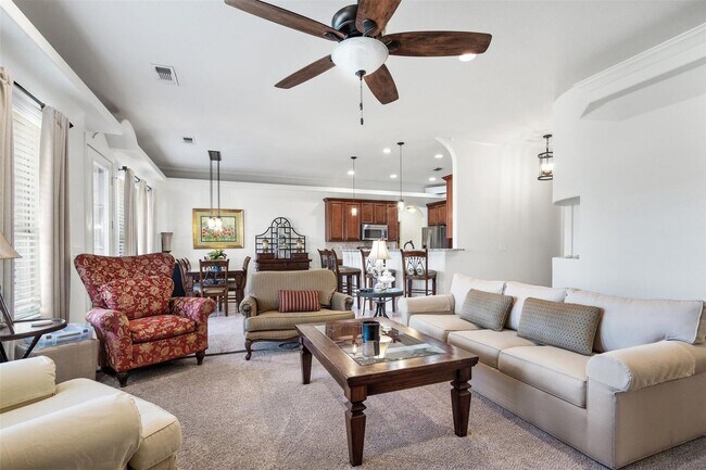 Building Photo - Beautiful Home In Pecan Planation