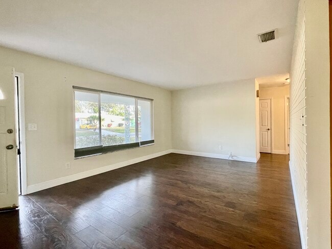 Building Photo - 1732 Bellemeade Dr