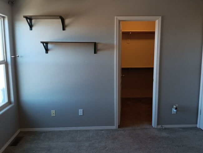 Building Photo - 3 Bedroom, 2.5 Bathroom Home! Schedule a Showing Today!