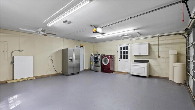 Building Photo - 5304 Rosecrest Cir