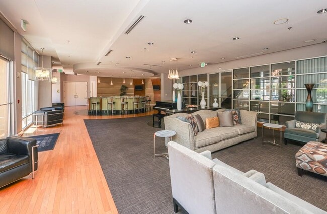 Building Photo - 711 Cosmopolitan Dr NE