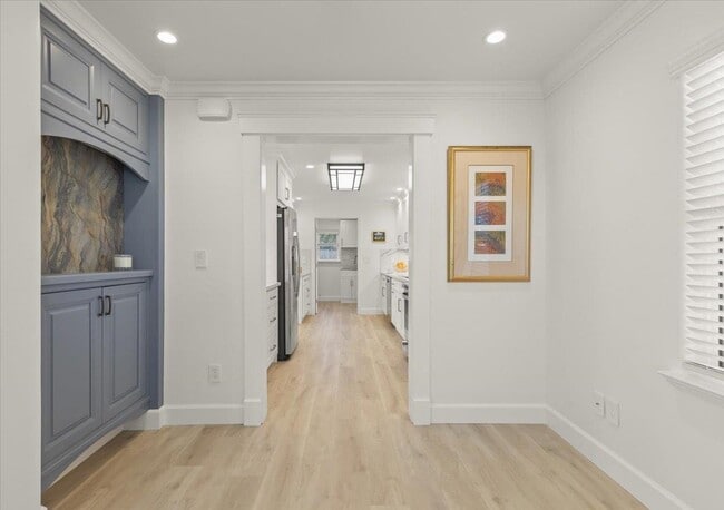 Building Photo - 272 Clay St