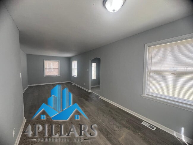 Building Photo - "Spacious 4-Bed, 2-Bath Gem on Kentucky Street – 2,178 Sq. Ft. of Comfort!"