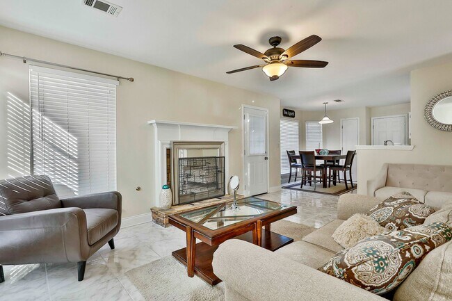 Building Photo - Furnished or Unfurnished 4 Bedroom with Internet Included!